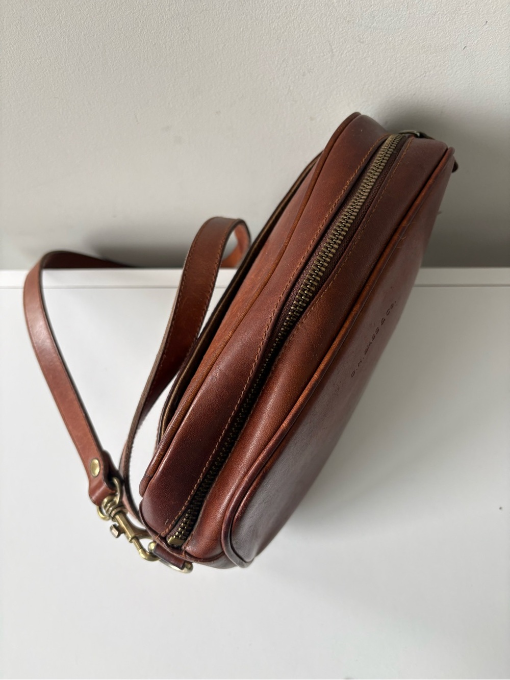 Vintage G.H. Bass & Co Genuine Leather Crossbody Bag Cognac Brown - Picture 9 of 14